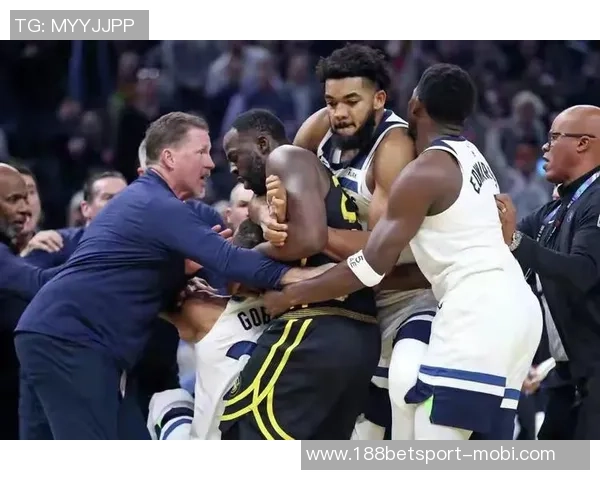 戈贝尔恶意肘击马威被判二级犯规直接驱逐出场引发热议